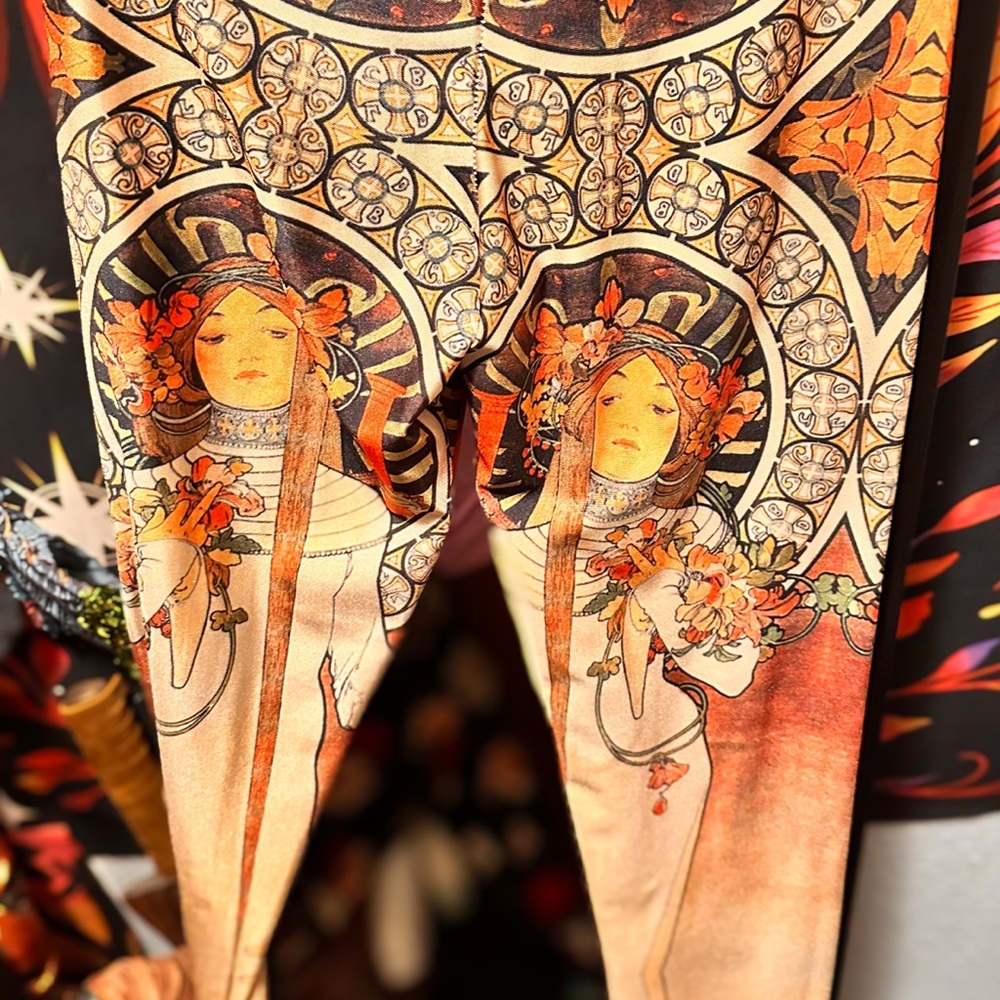 Art Nouveau Patterned Leggings Sz S/M